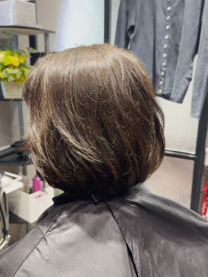 白髪染めは、大人の女性にとって大切な要素の一つです