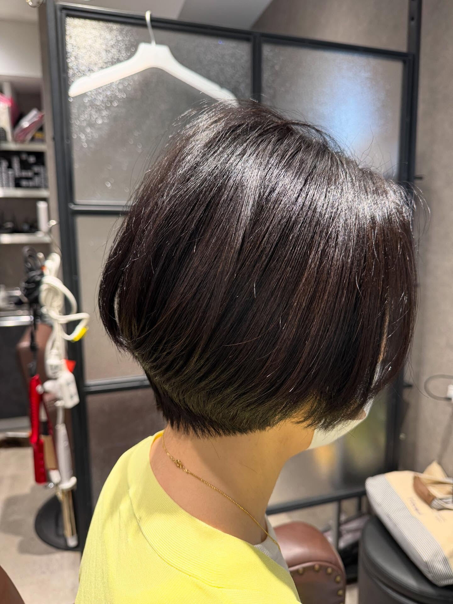 今のトレンドを取り入れながら、自分らしさを引き出すスタイルを
